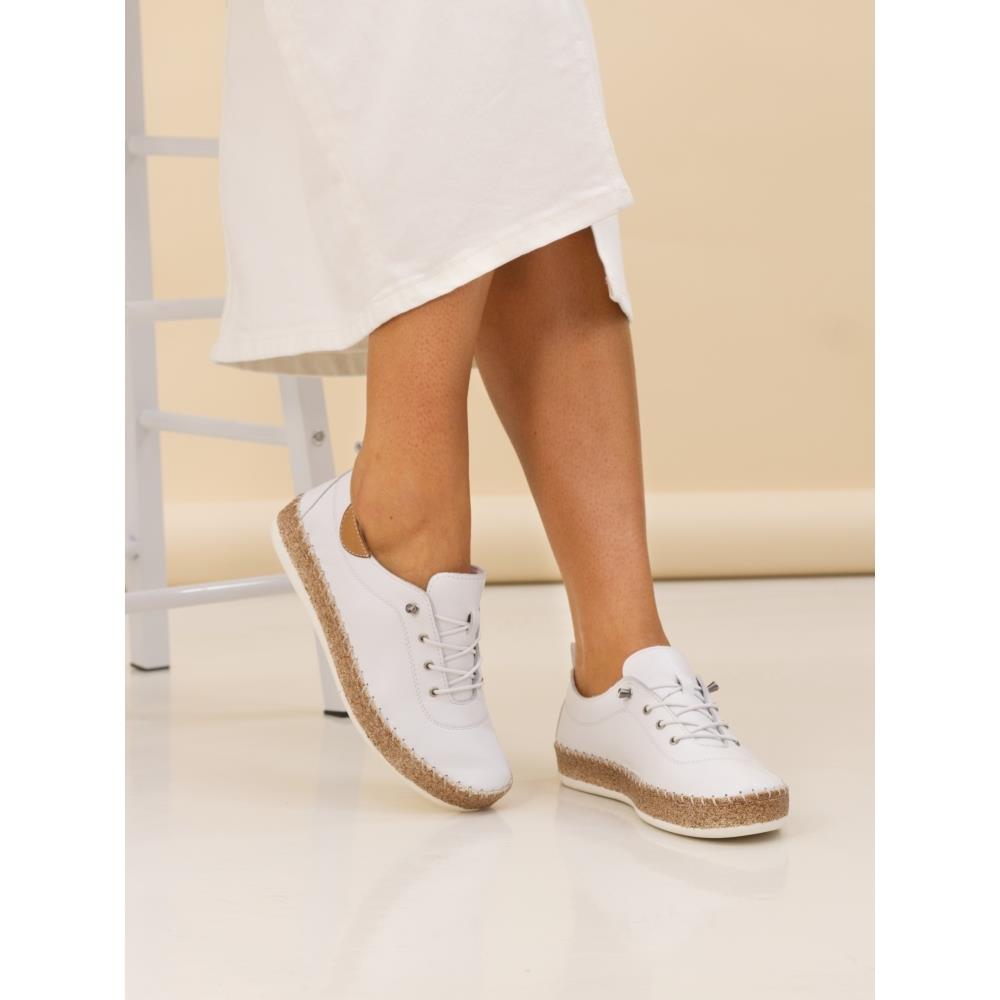 Lunar Womens Evie Leather Plimsoll FLE050